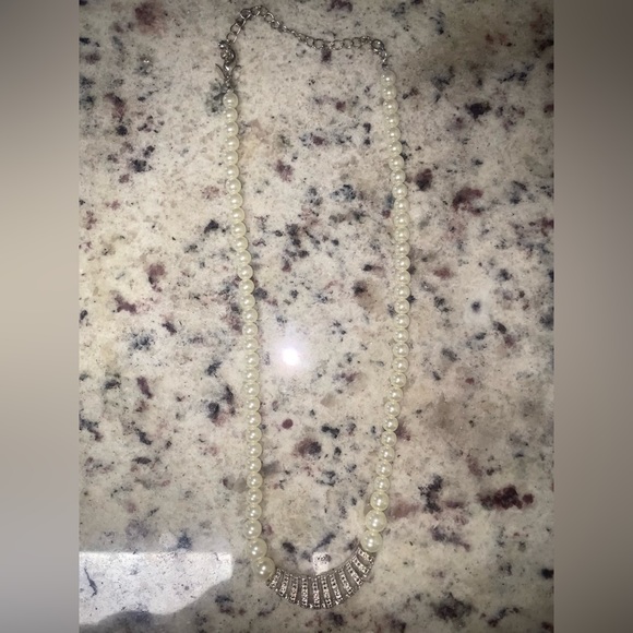 Pearl Necklace With Silver Detail - Picture 1 of 1